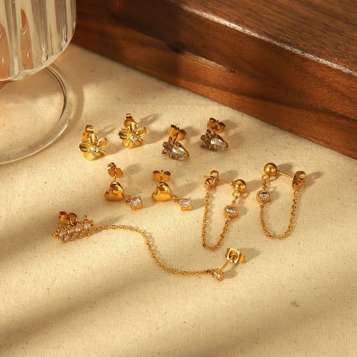 1 pair of exquisite and fashionable  gold-plated stainless steel flower heart earrings for women for daily wear